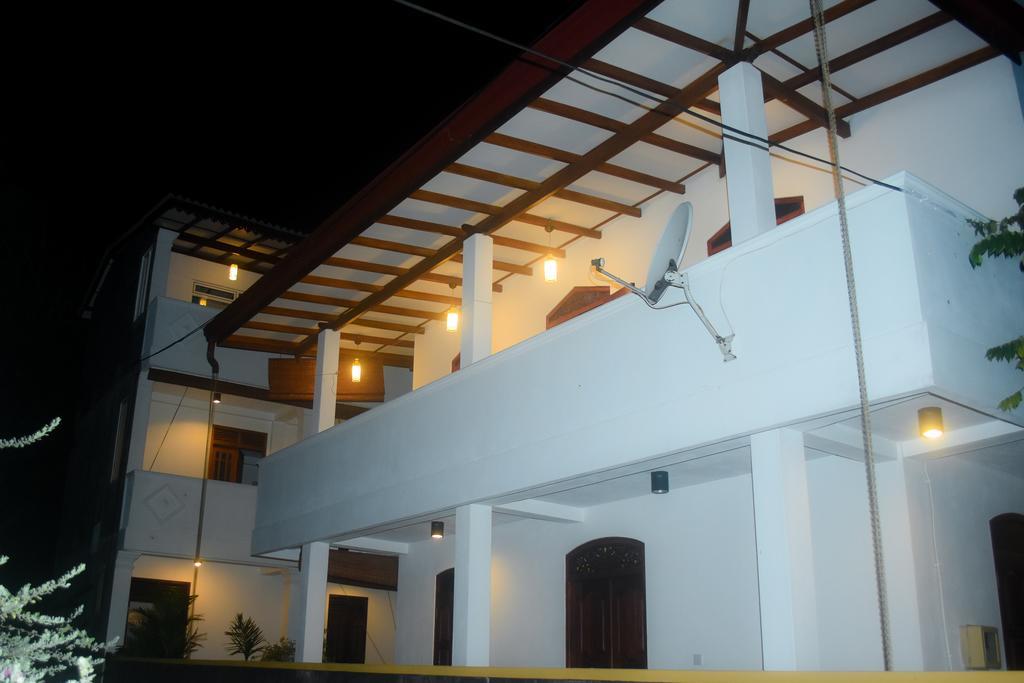 Villa Mihindi Hikkaduwa Exteriör bild