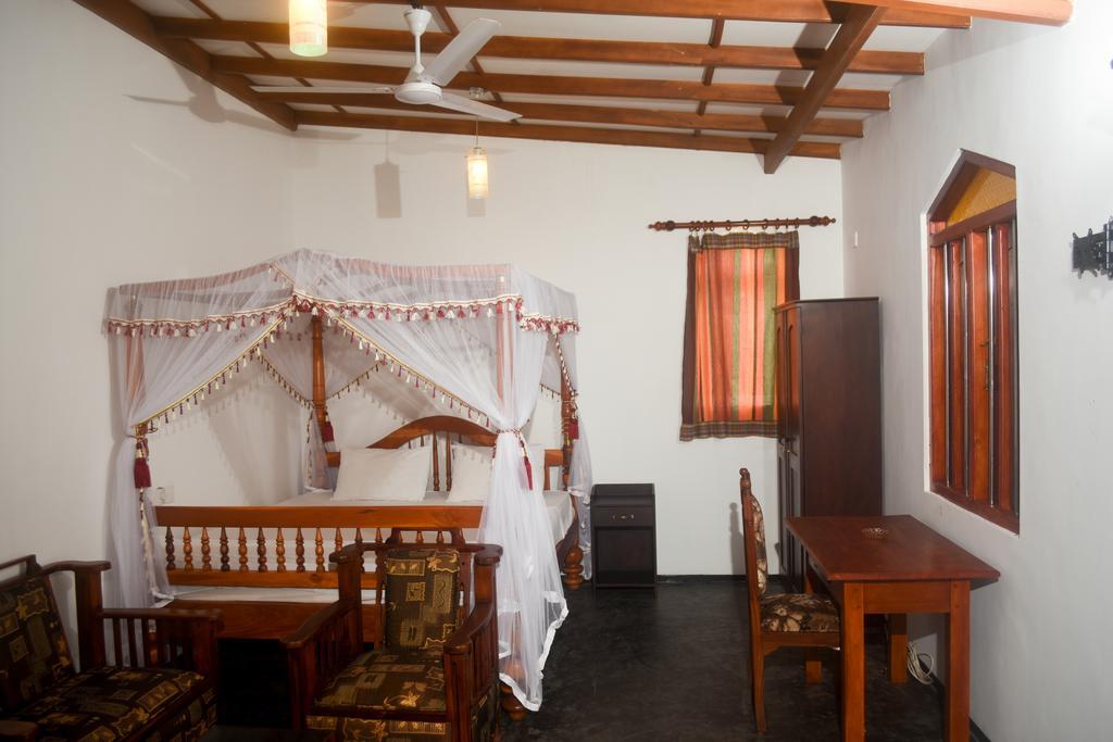 Villa Mihindi Hikkaduwa Exteriör bild