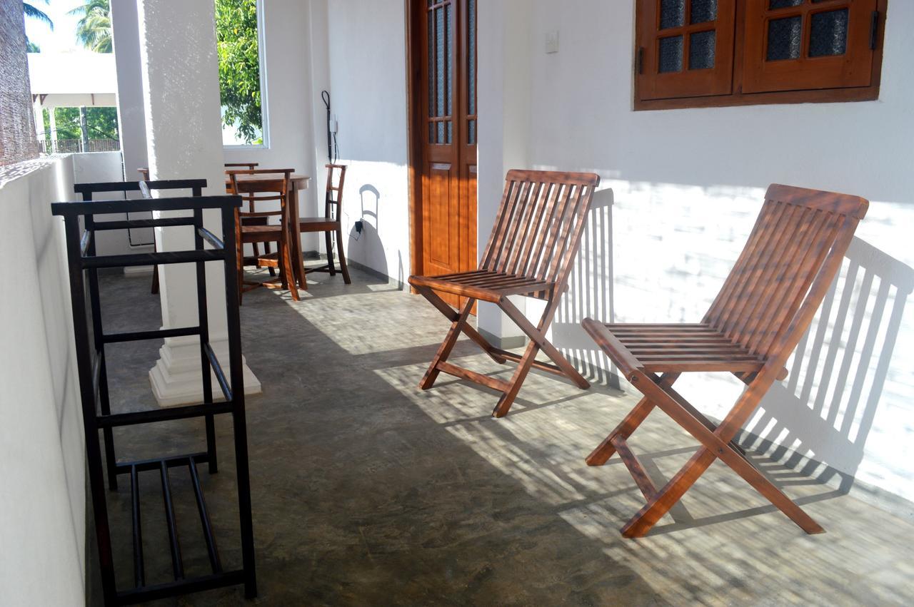 Villa Mihindi Hikkaduwa Exteriör bild