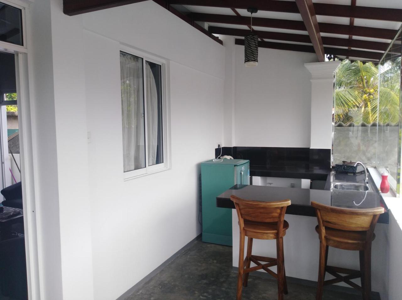 Villa Mihindi Hikkaduwa Exteriör bild